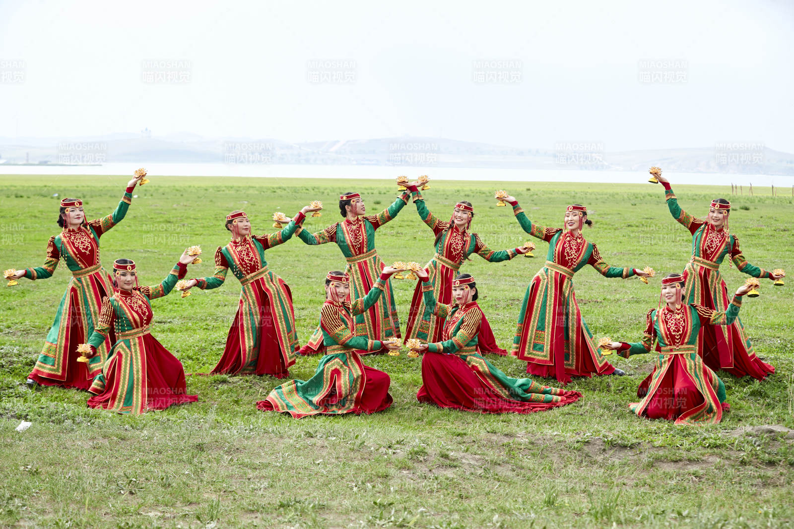 那達慕大會上表演的蒙古族傳統舞蹈