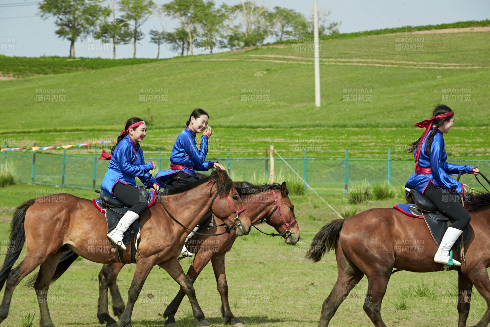 河北省沽源縣庫倫淖爾景區的蒙古馬術表演