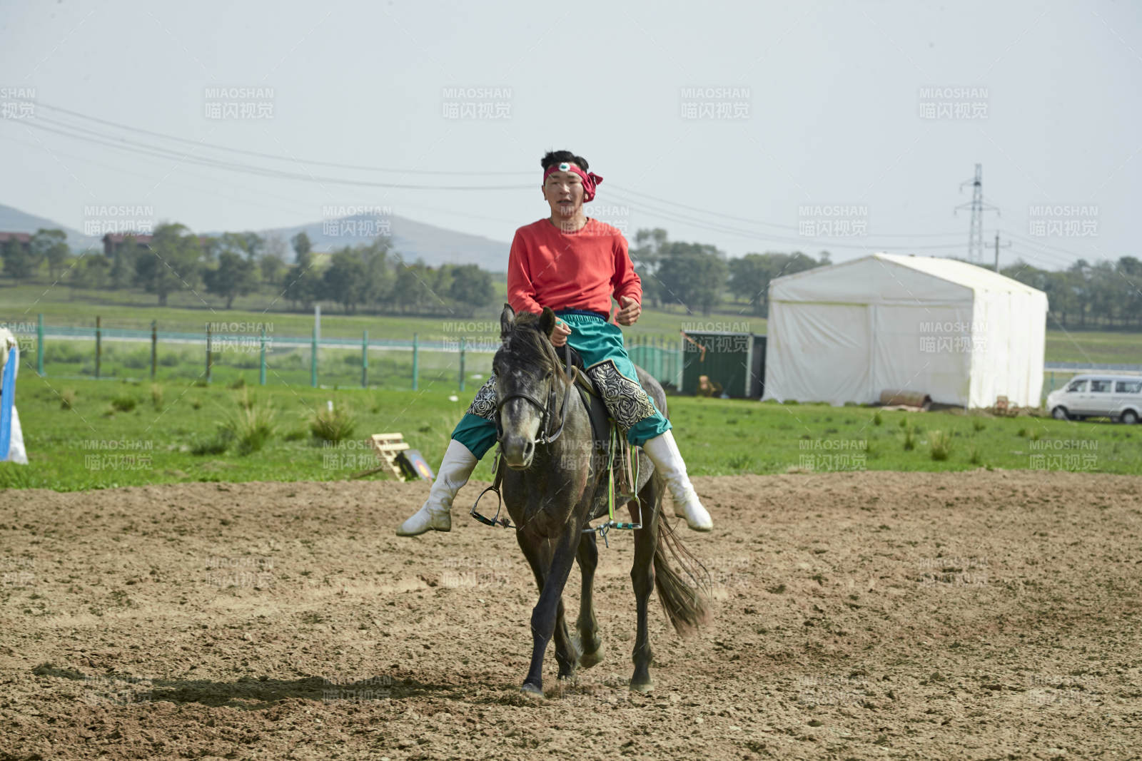 河北省沽源縣庫倫淖爾景區的蒙古馬術表演