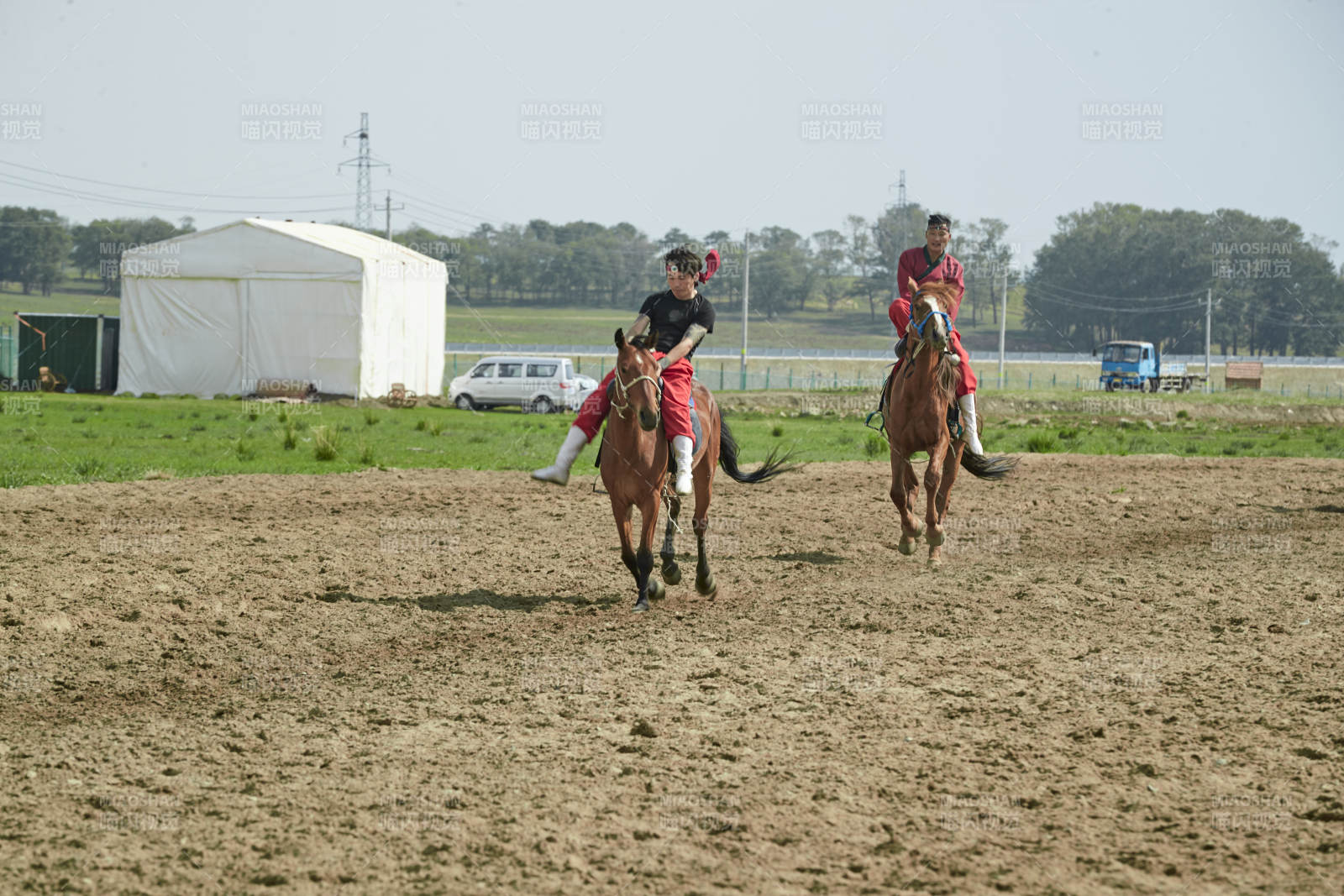 河北省沽源縣庫(kù)倫淖爾景區(qū)的蒙古馬術(shù)表演