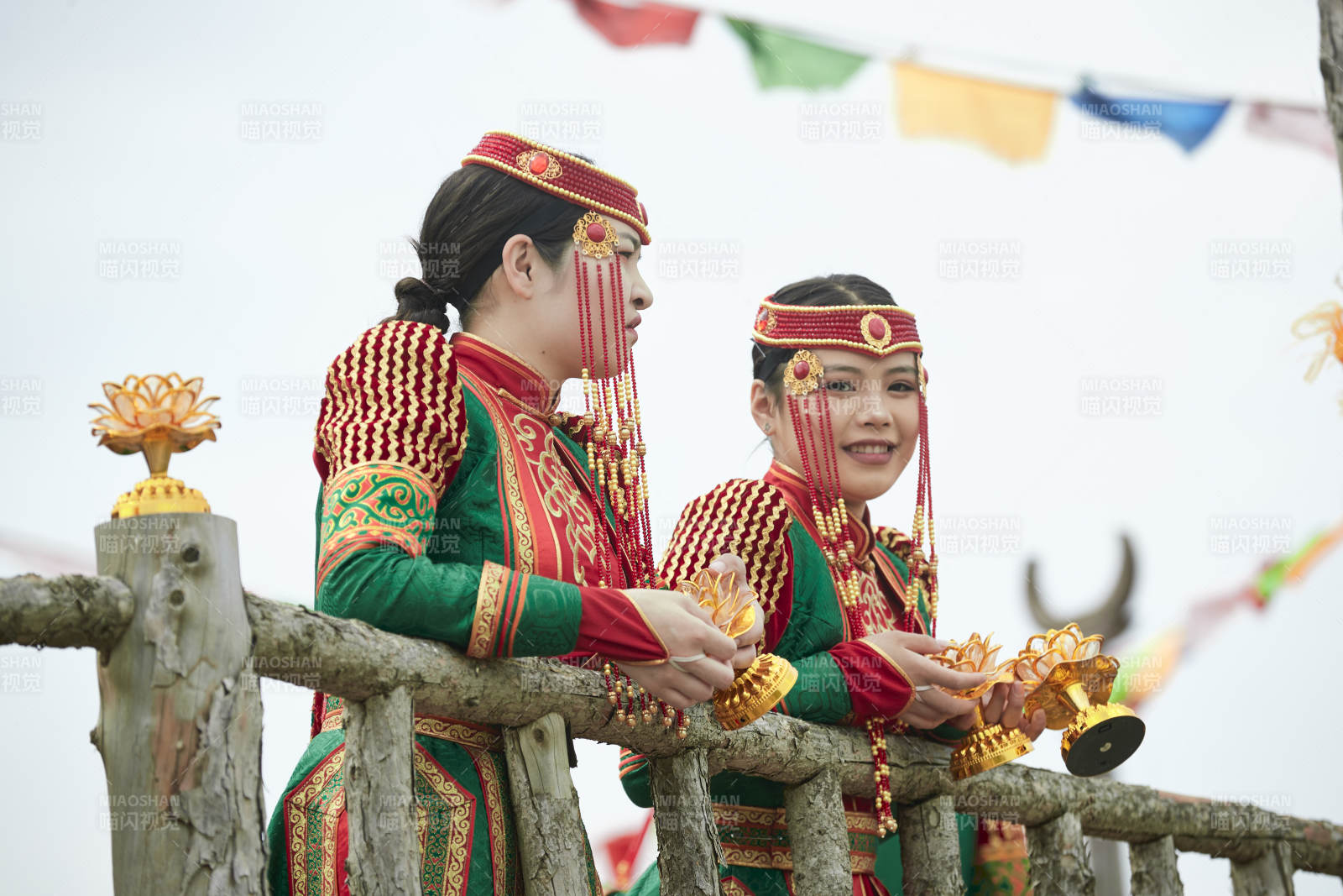 那達慕大會上表演的蒙古族傳統舞蹈演員