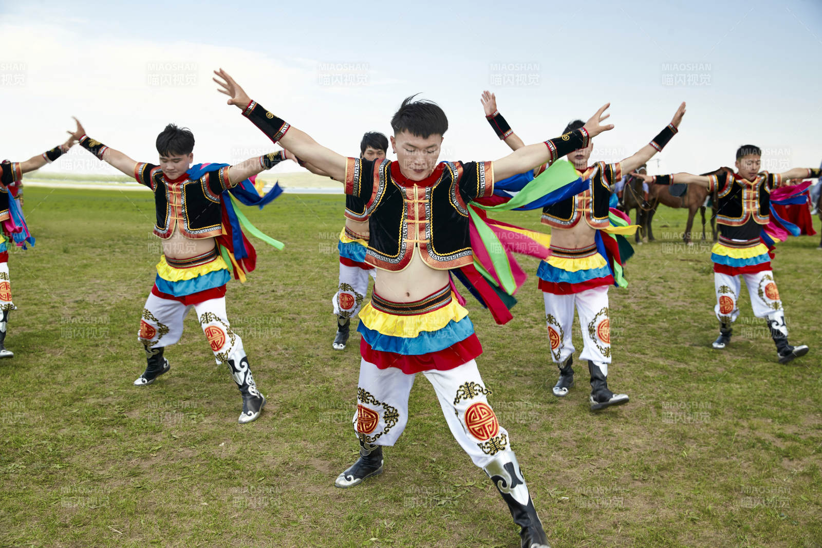 草原那達慕大會上的蒙古摔跤手