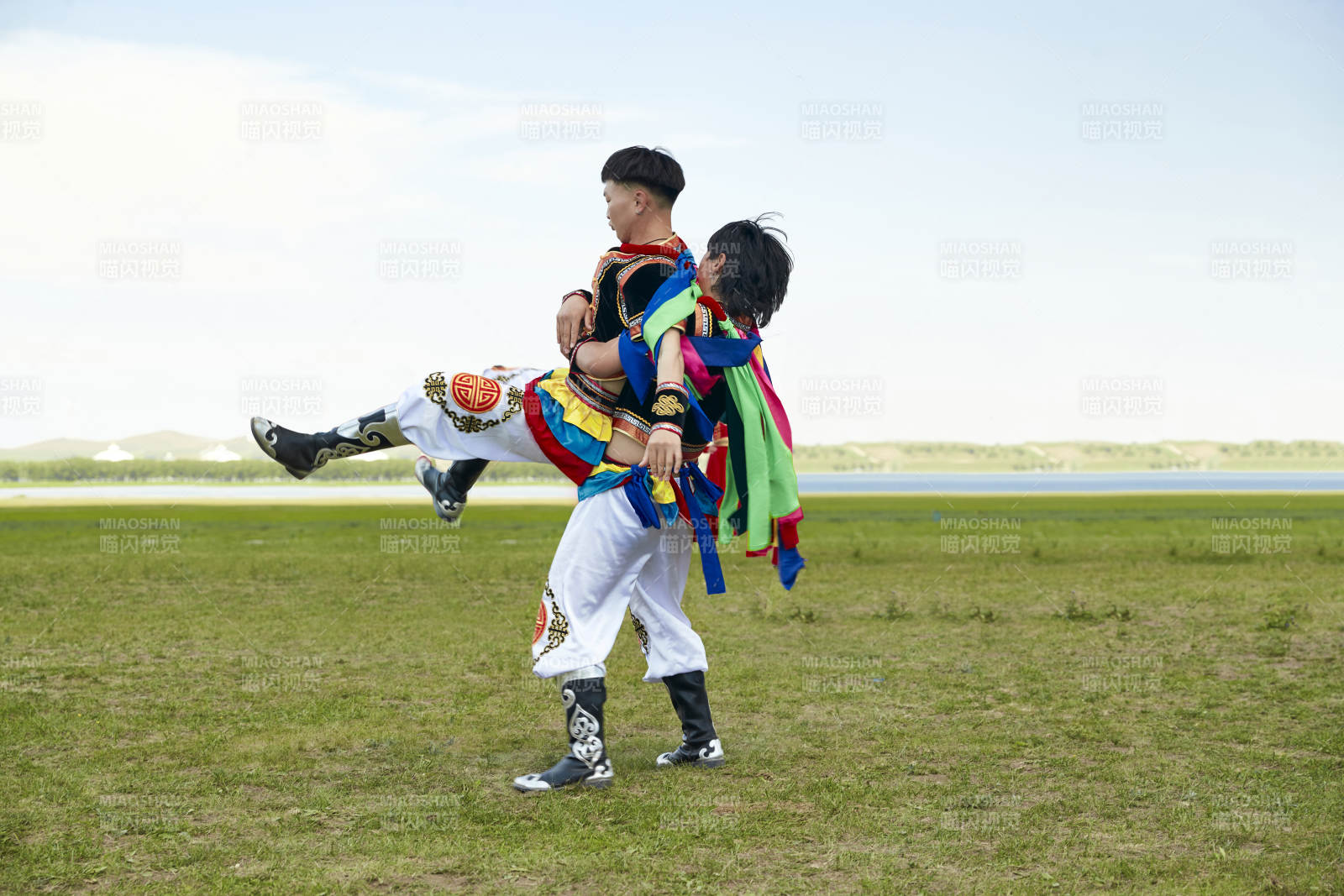 草原那達慕大會上的蒙古摔跤手