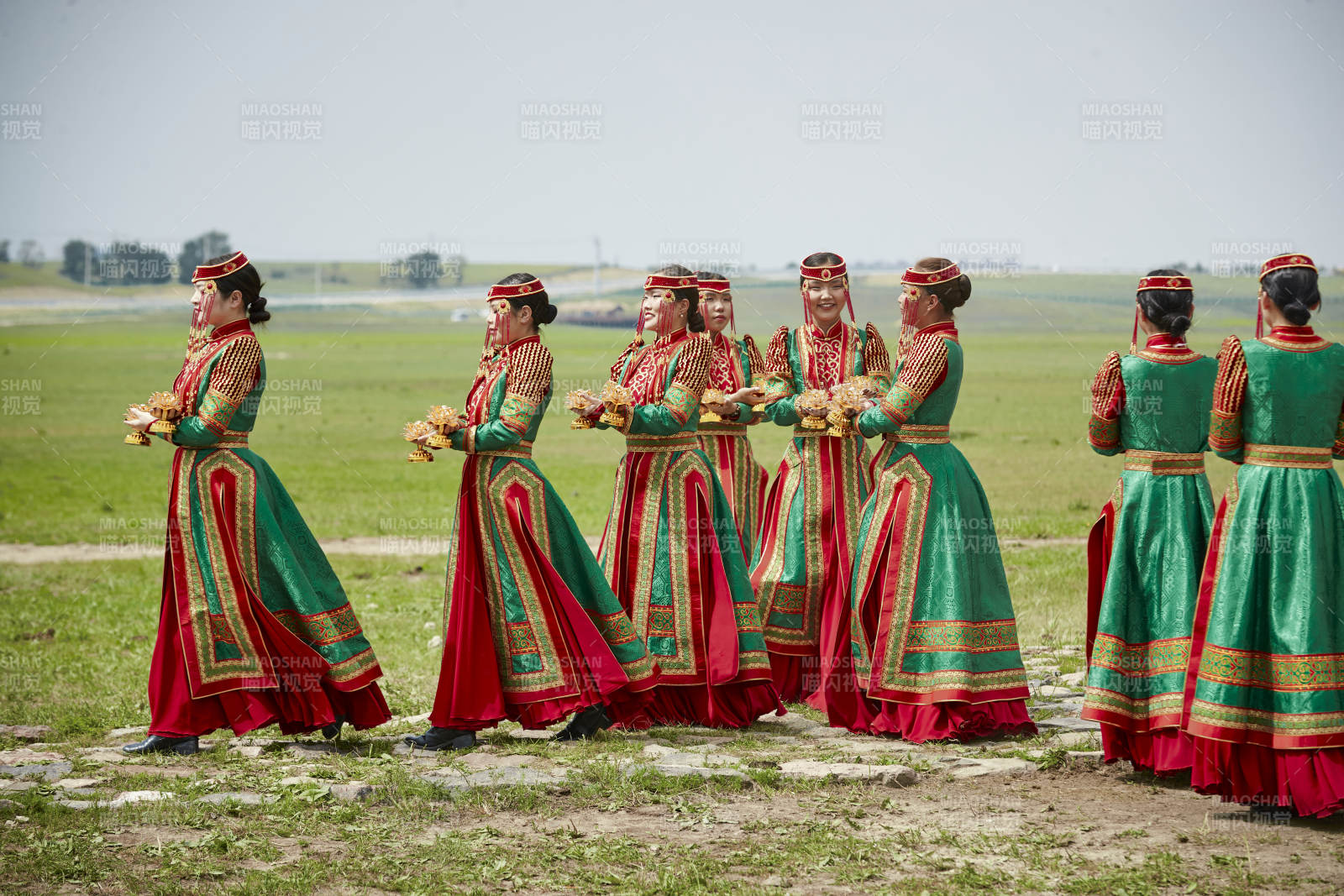 那達慕大會上表演的蒙古族傳統(tǒng)舞蹈