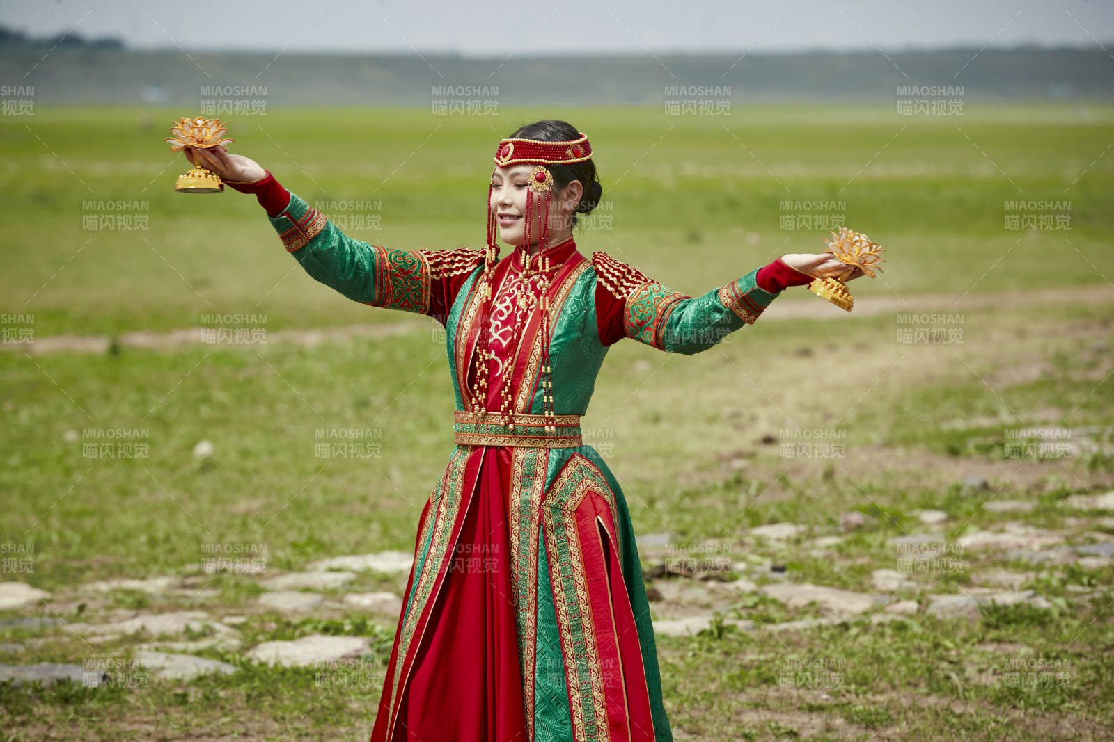 那達慕大會上表演的蒙古族傳統(tǒng)舞蹈