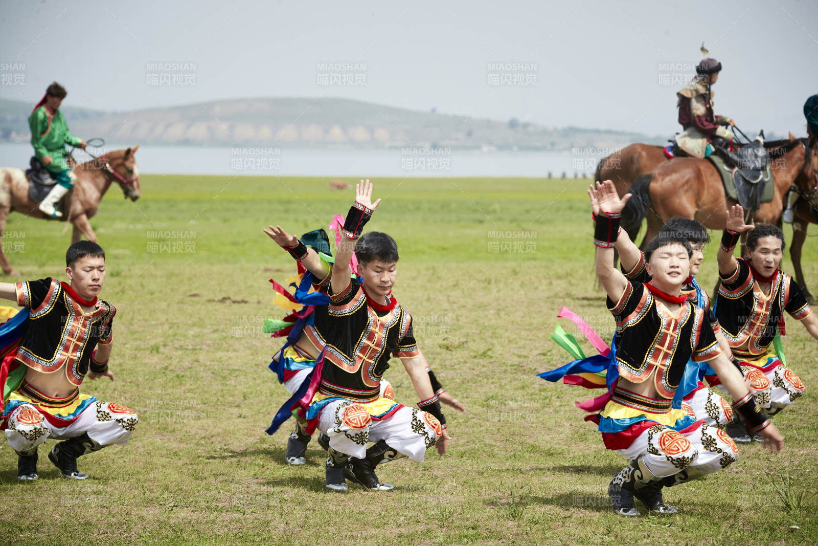 草原那達慕大會上的蒙古摔跤手