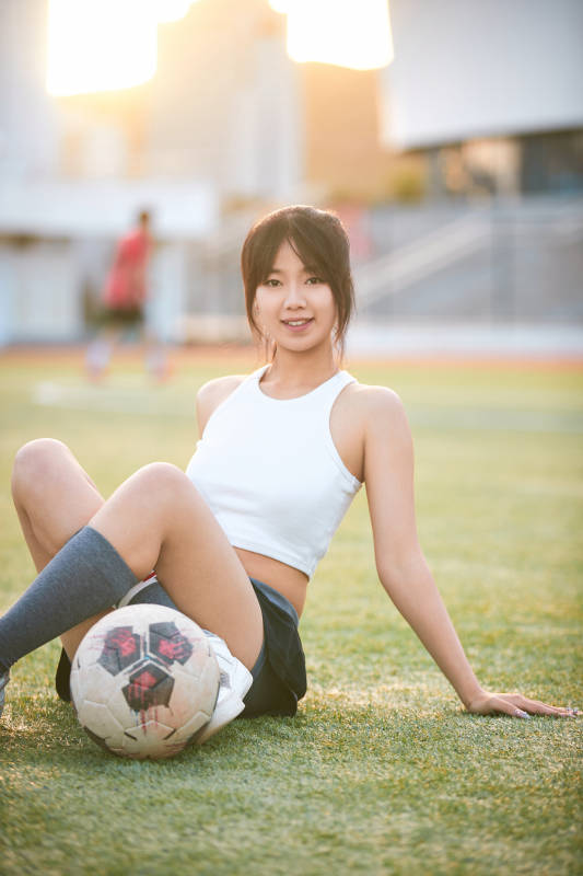 绿茵场上的快乐的足球宝贝