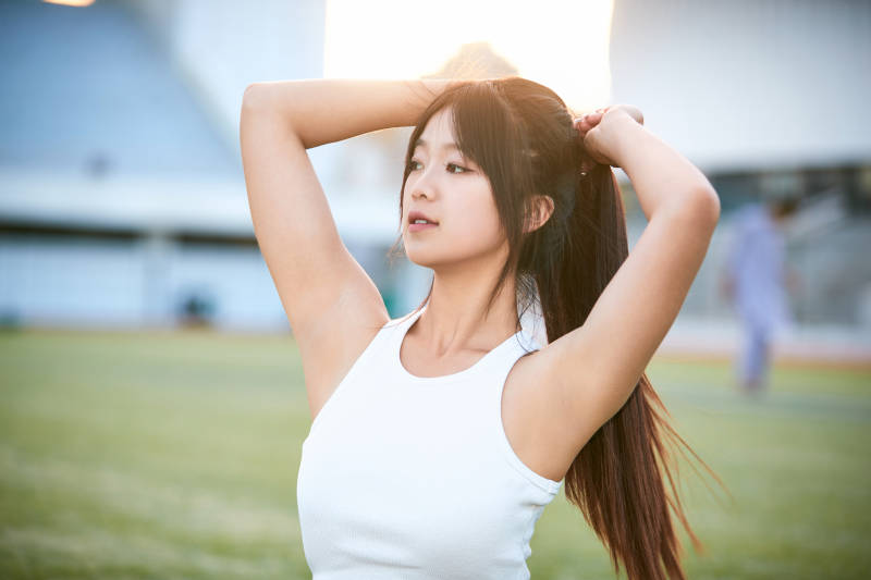 绿茵场上的快乐的足球宝贝