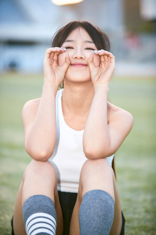 绿茵场上的快乐的足球宝贝