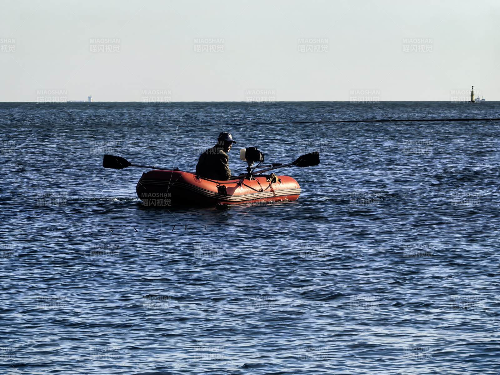 海上獨行劃艇人