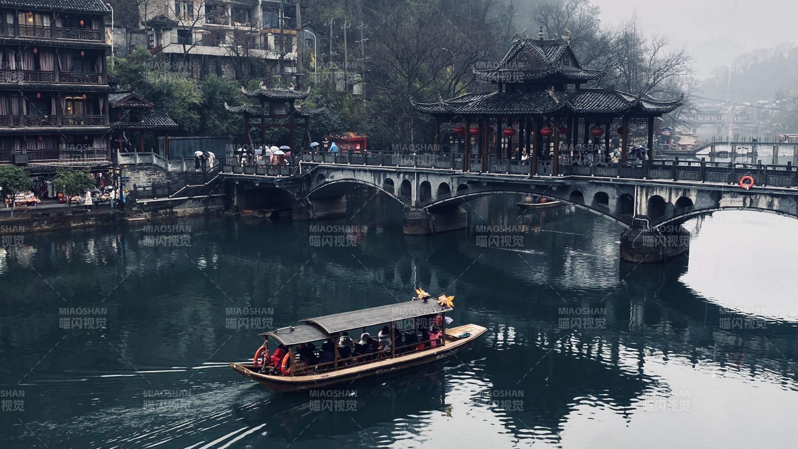 古鎮(zhèn)水鄉(xiāng)游船行