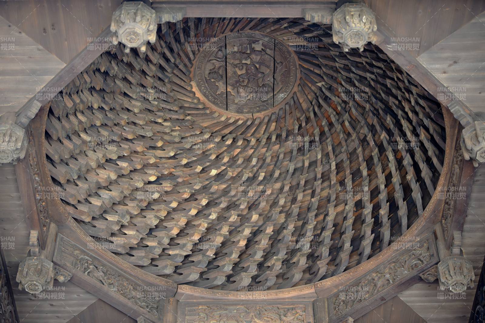 古建筑穹頂木雕（某旅游景點）