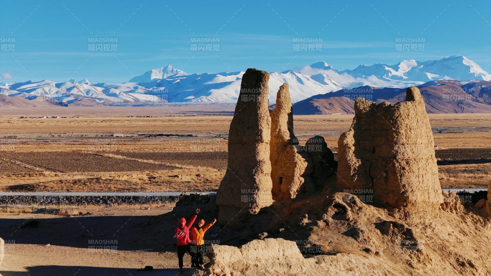 雪山下的古老遺跡