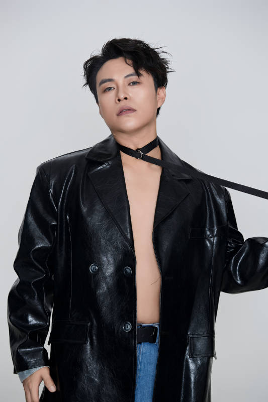 白色背景下的雅痞青年形象