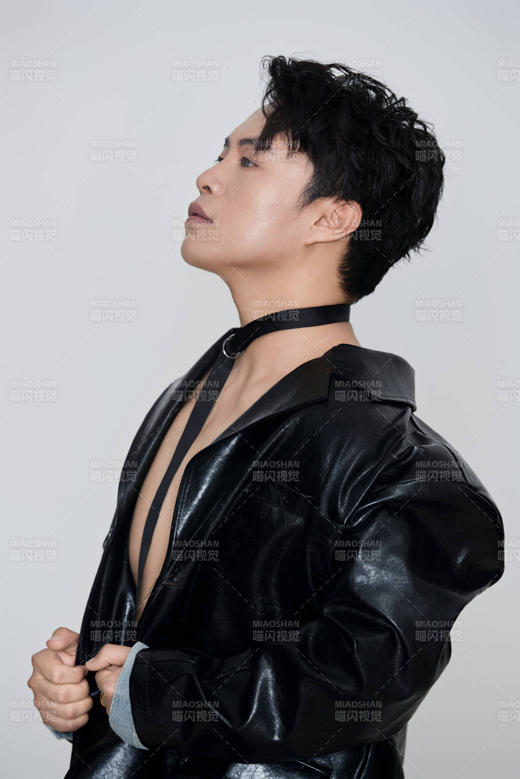 白色背景下的雅痞青年形象