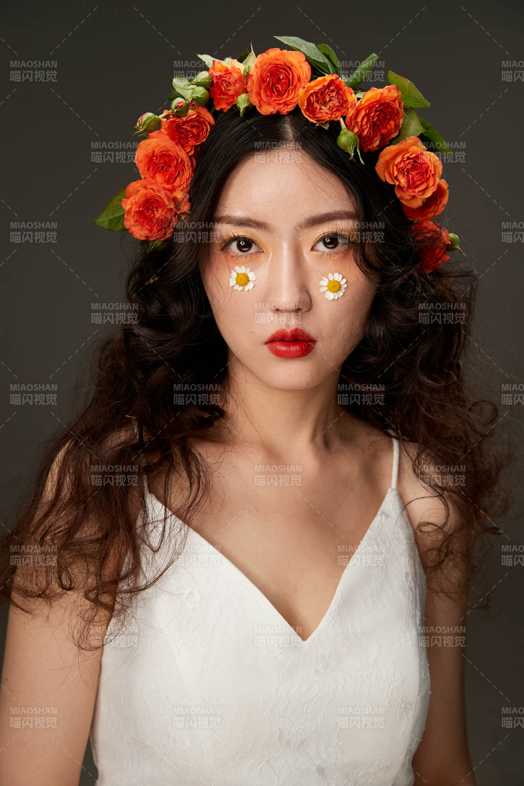 時尚亞洲女性婚紗妝面彩妝