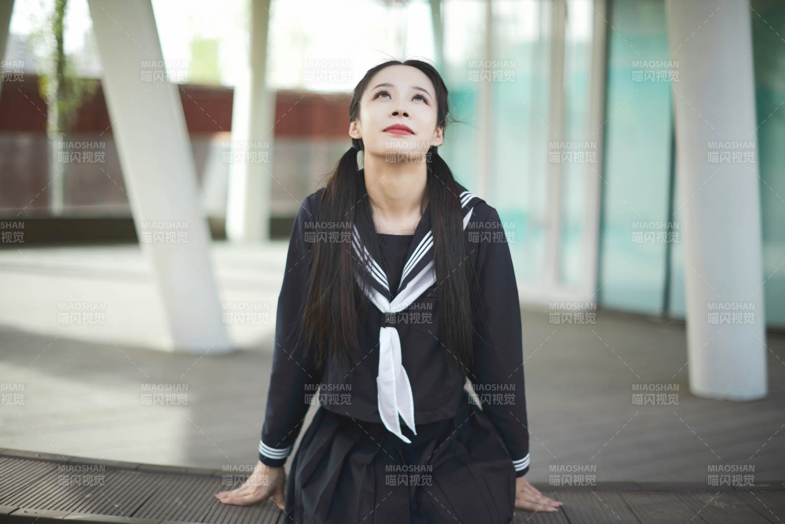 日系戶外公園穿jk校服的少女