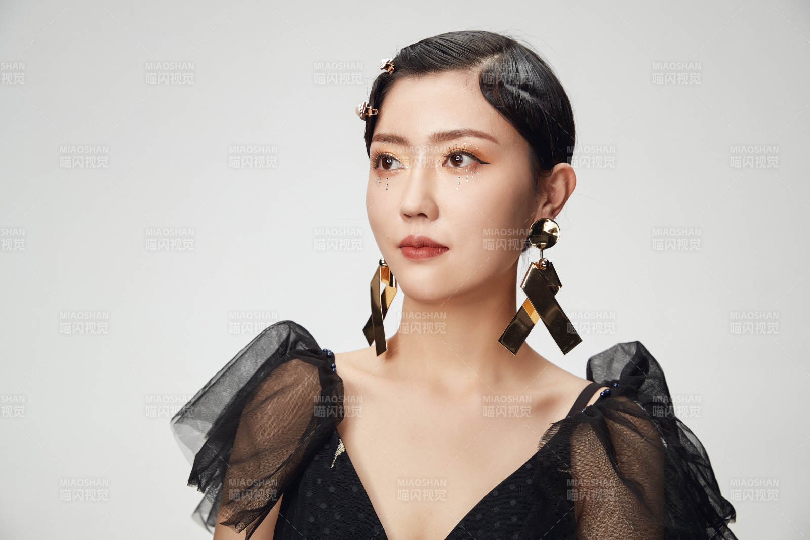 時尚亞洲女性婚紗妝面彩妝