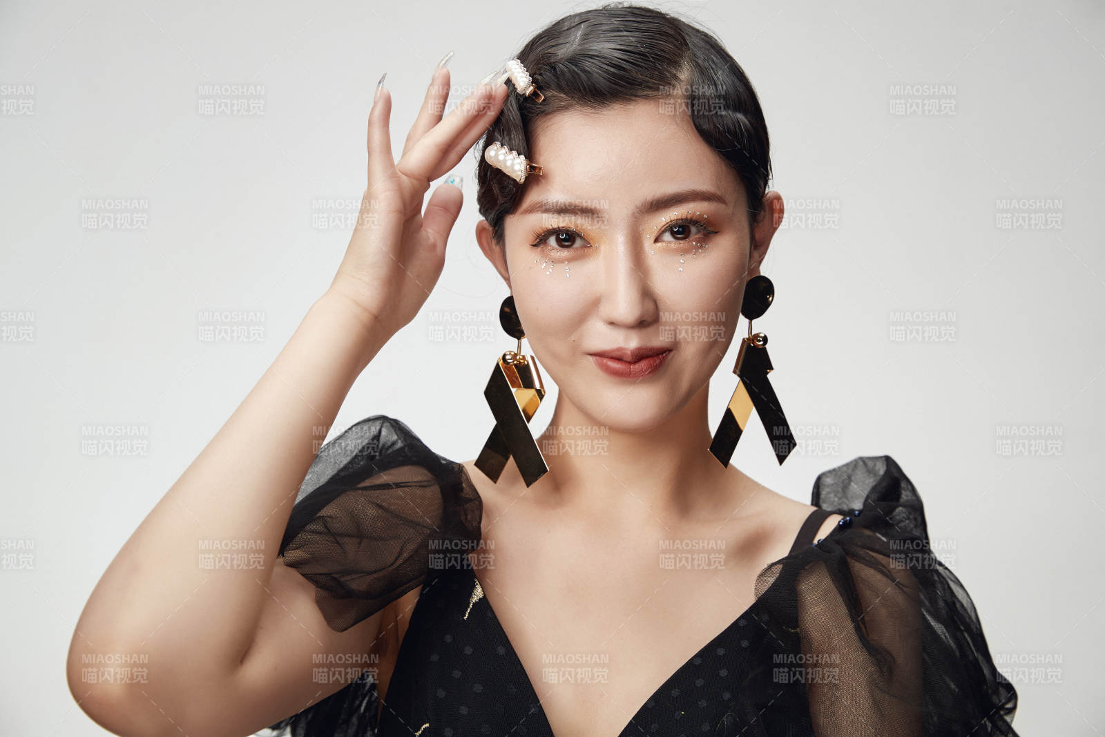 時尚亞洲女性婚紗妝面彩妝