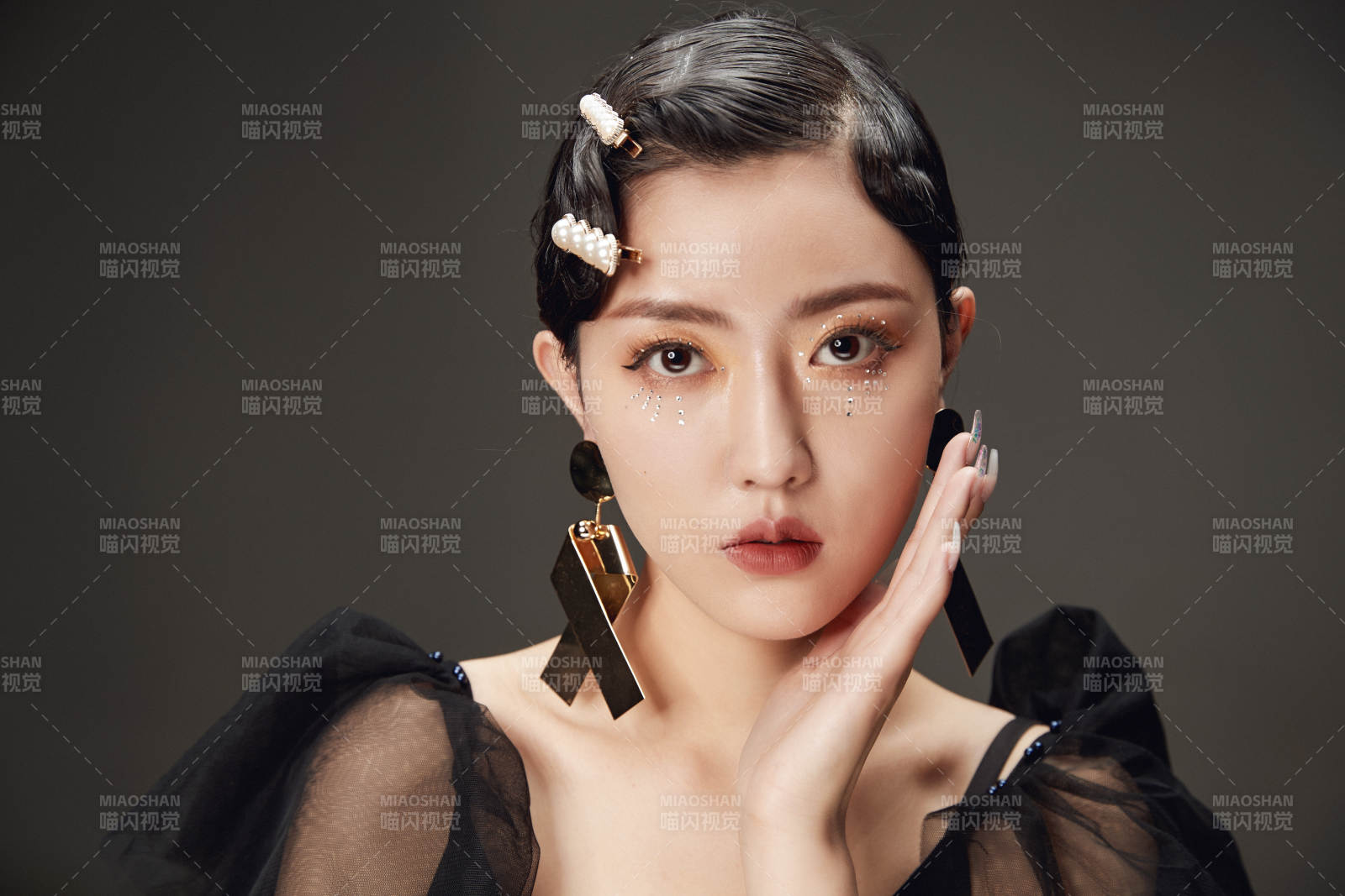 時尚亞洲女性婚紗妝面彩妝