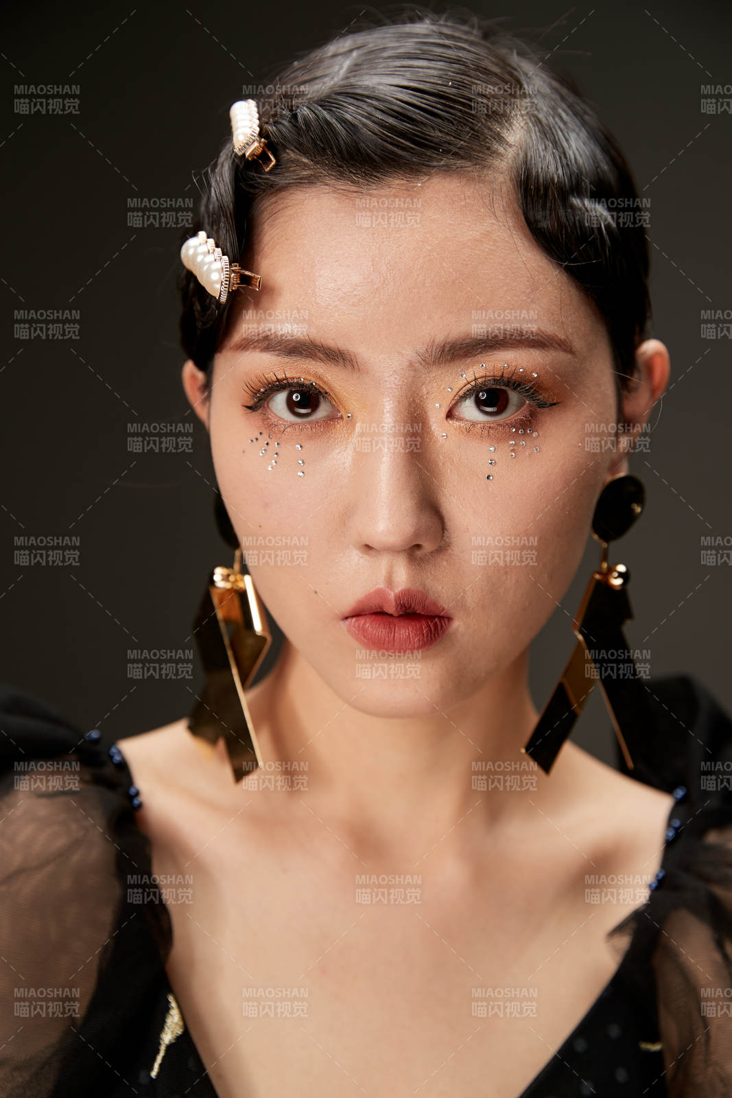 時尚亞洲女性婚紗妝面彩妝