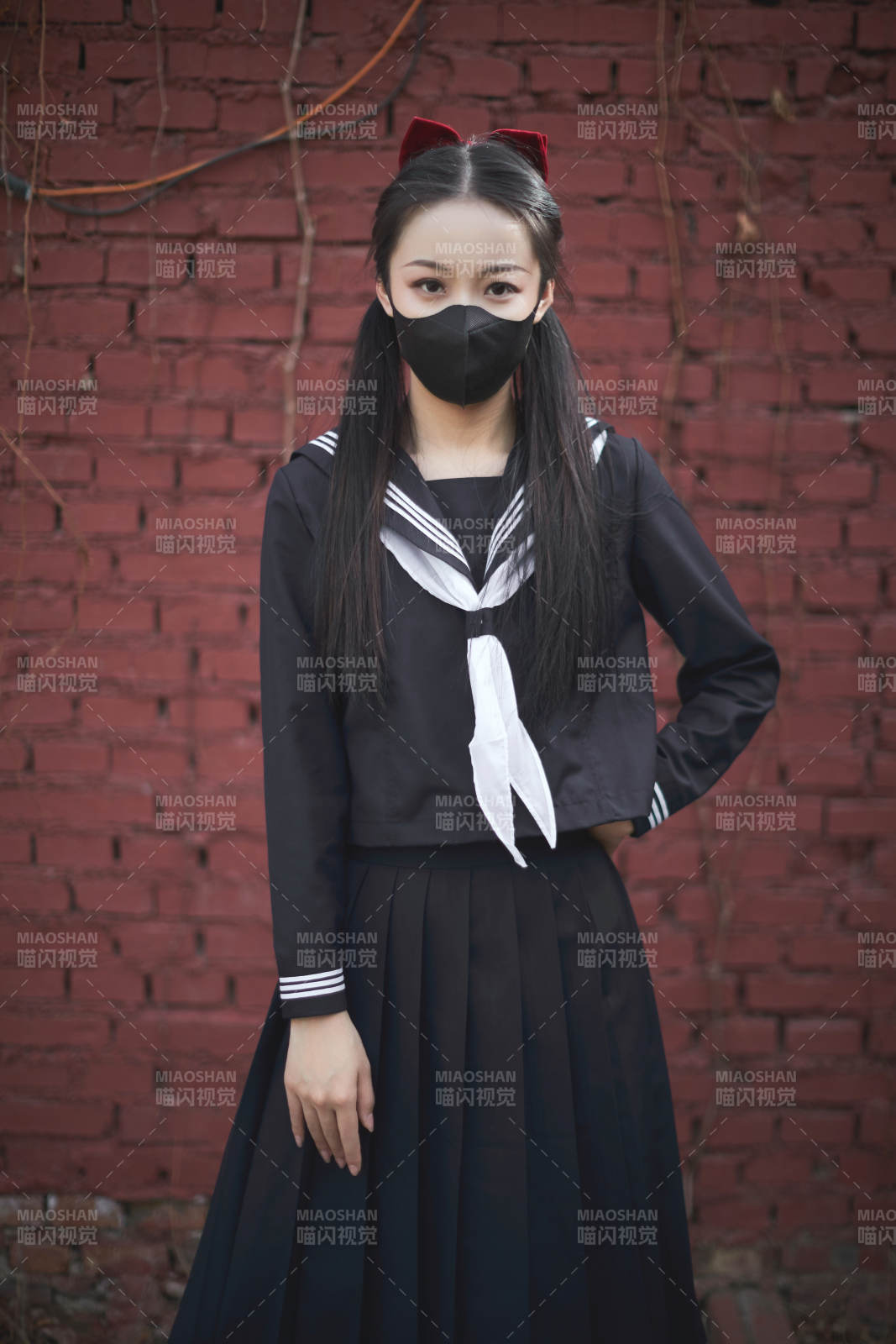 日系戶(hù)外公園穿jk校服的少女