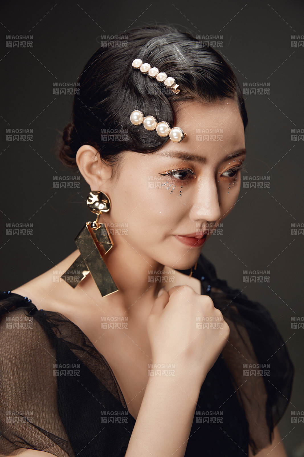 時尚亞洲女性婚紗妝面彩妝