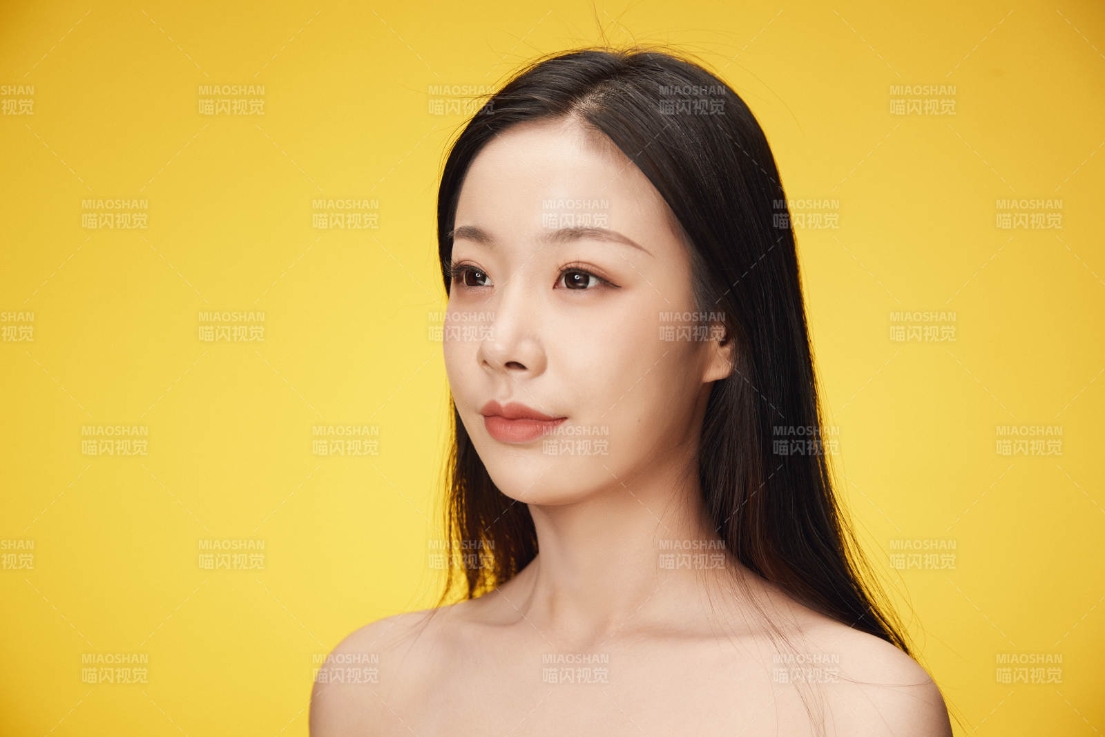 亞洲美女面部特寫化妝護膚