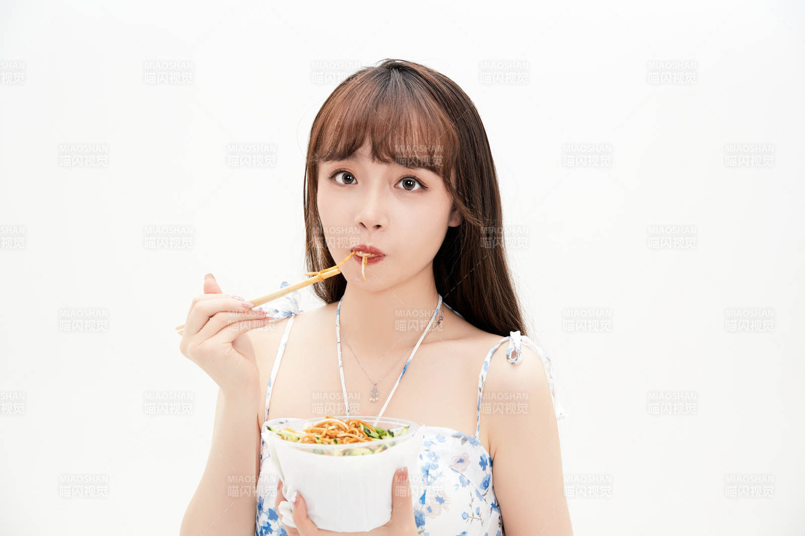 大吃特吃的亞洲可愛少女人像