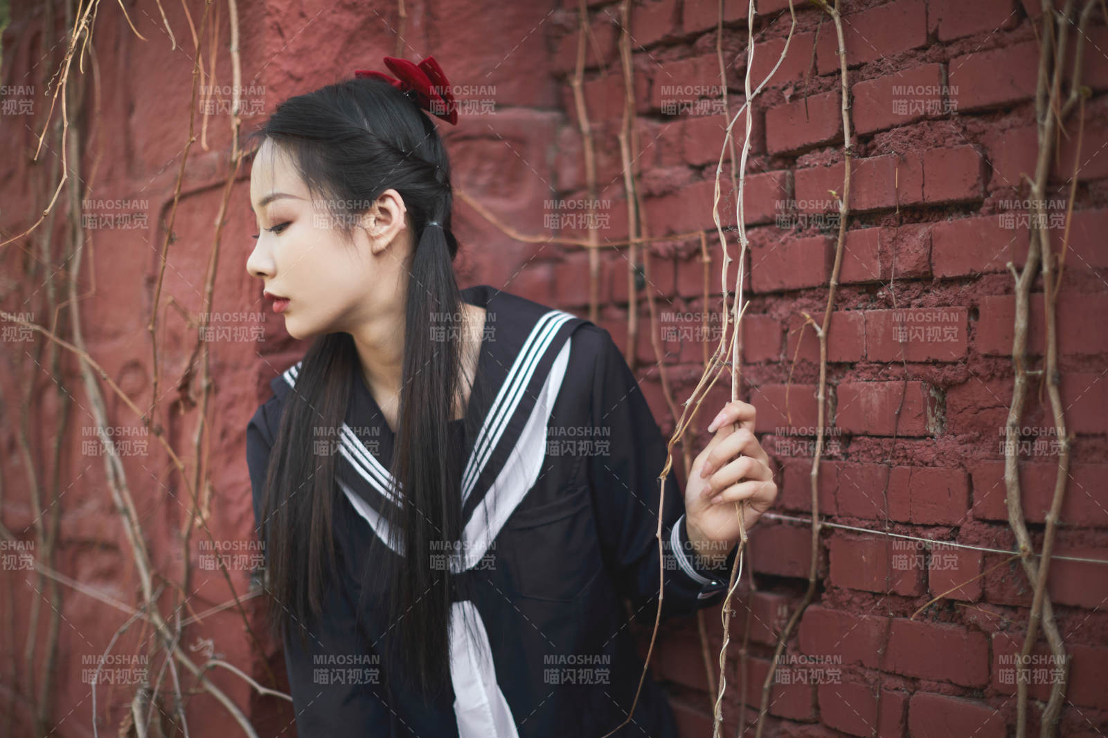 日系戶外公園穿jk校服的少女