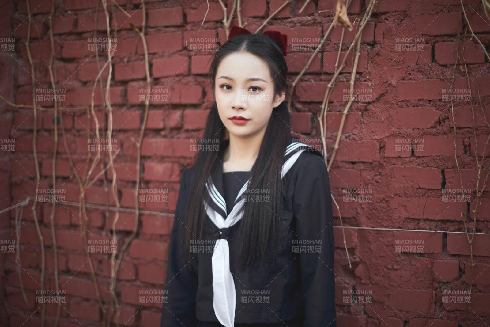 日系戶外公園穿jk校服的少女