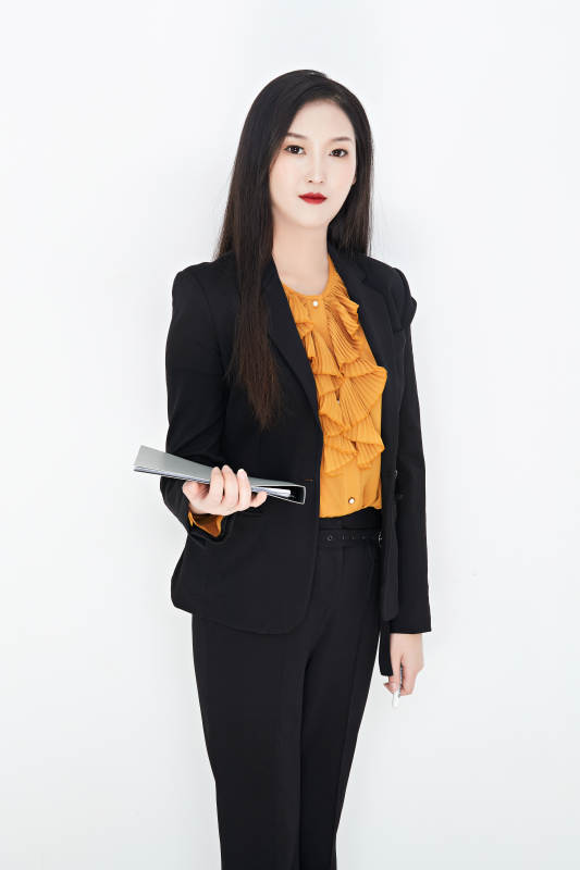 白色背景下的美丽商务女性肖像