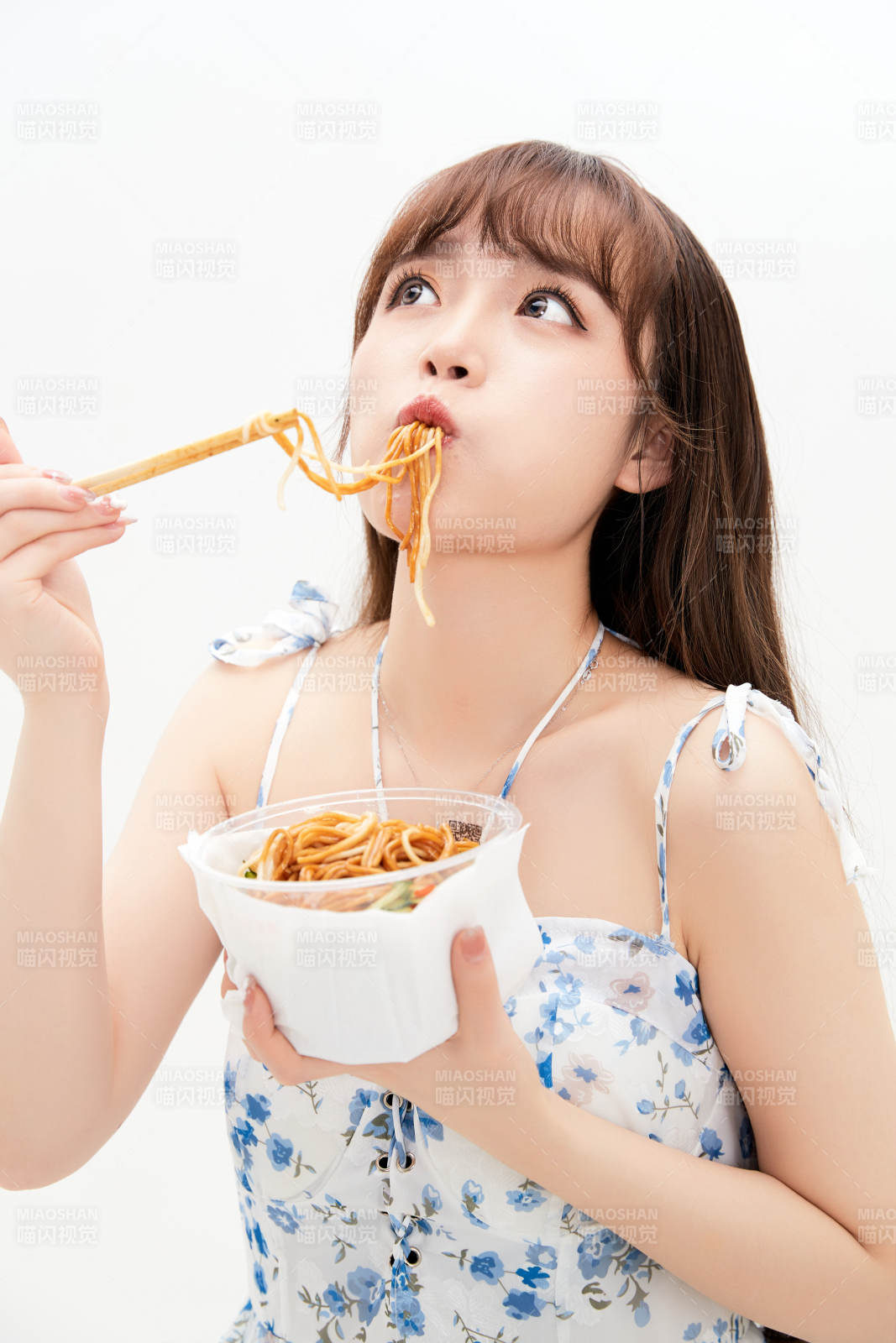 大吃特吃的亞洲可愛少女人像