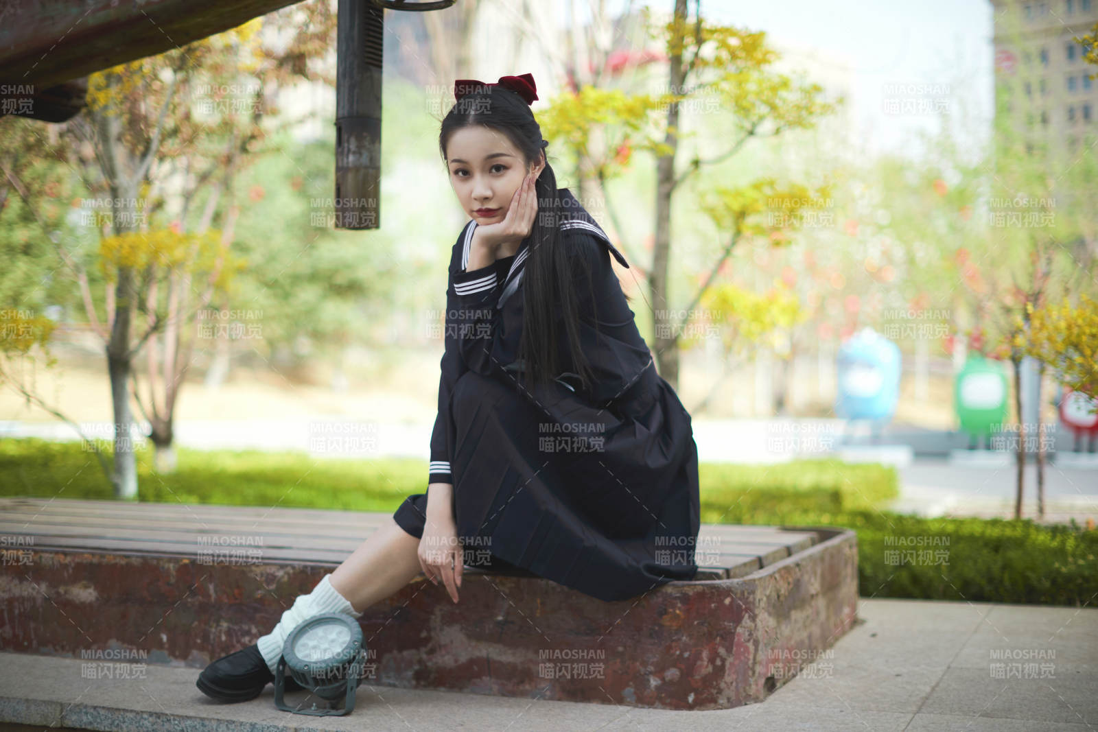 日系戶外公園穿jk校服的少女