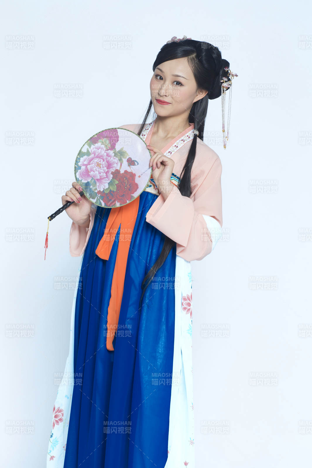 身穿古裝的漢服女性人像漢服影棚拍攝