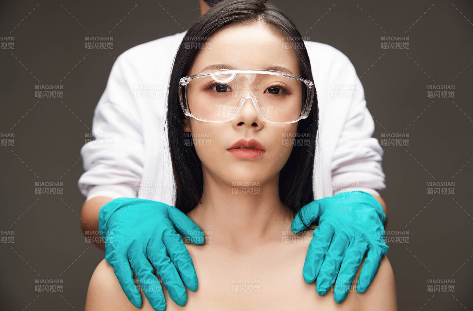 黑色背景里的亞洲美女面部特寫醫(yī)美整容