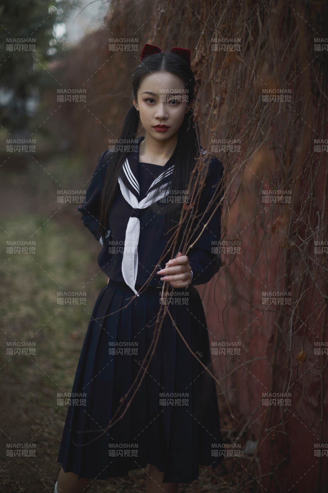 日系戶外公園穿jk校服的少女