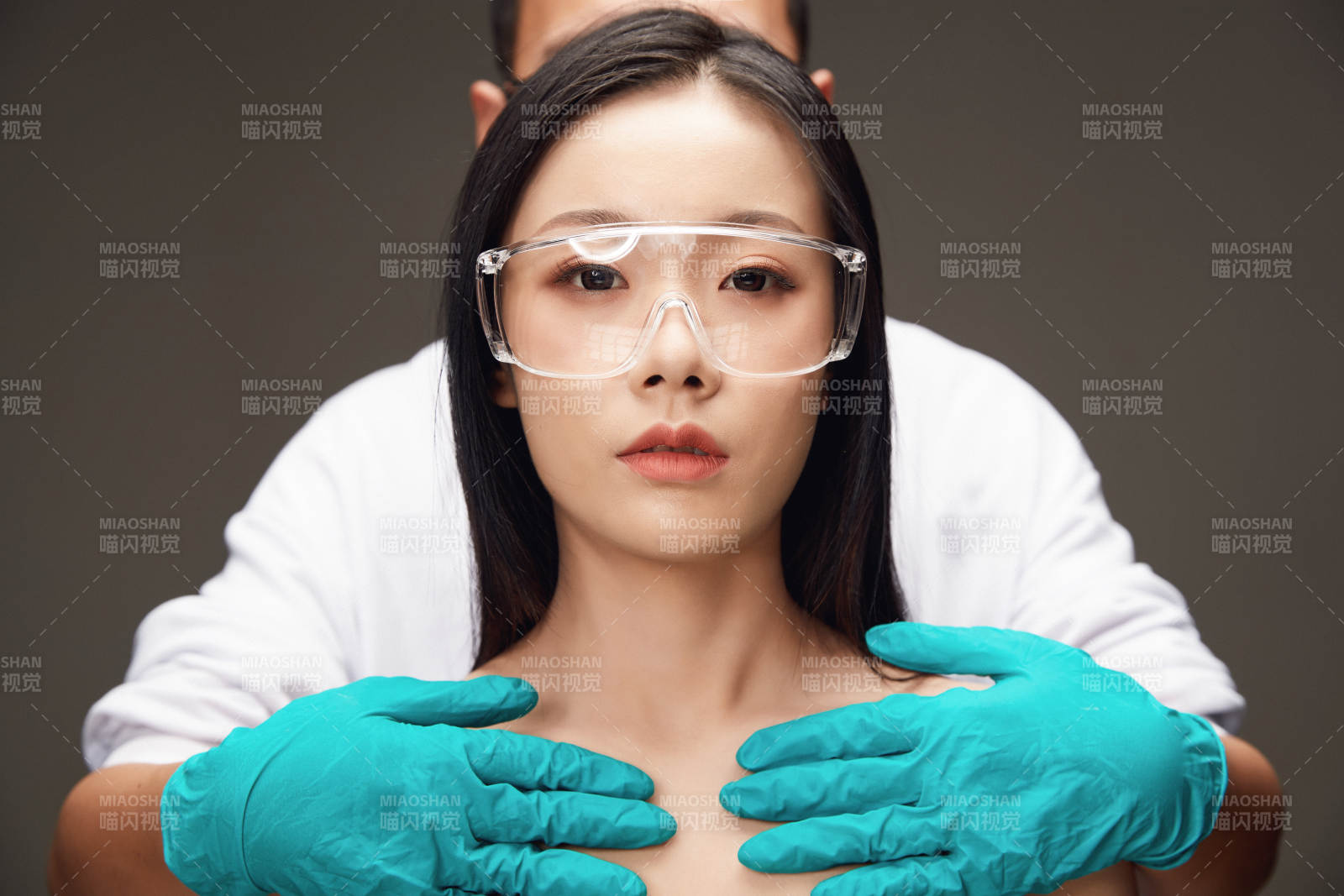 黑色背景里的亞洲美女面部特寫醫(yī)美整容