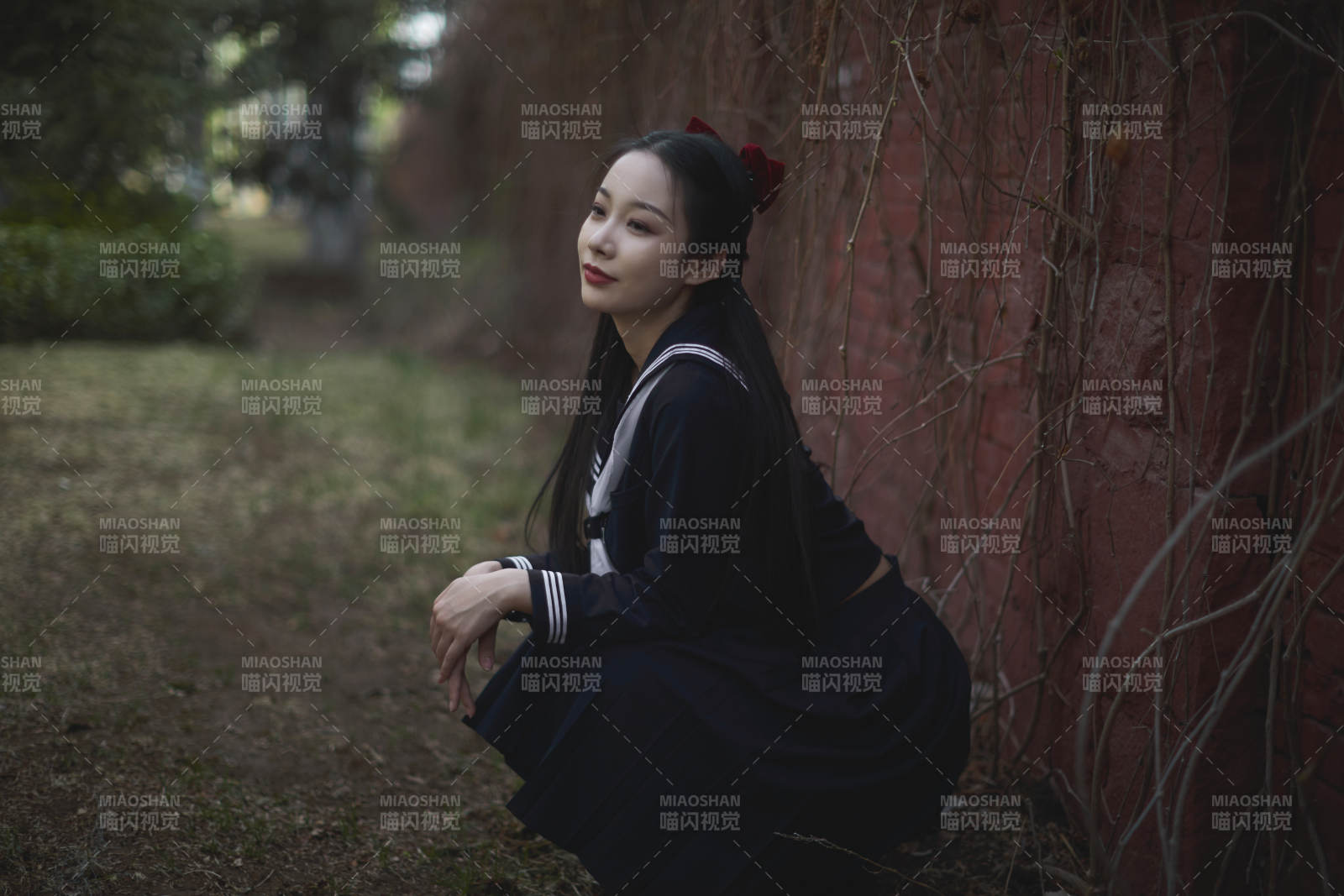 日系戶外公園穿jk校服的少女