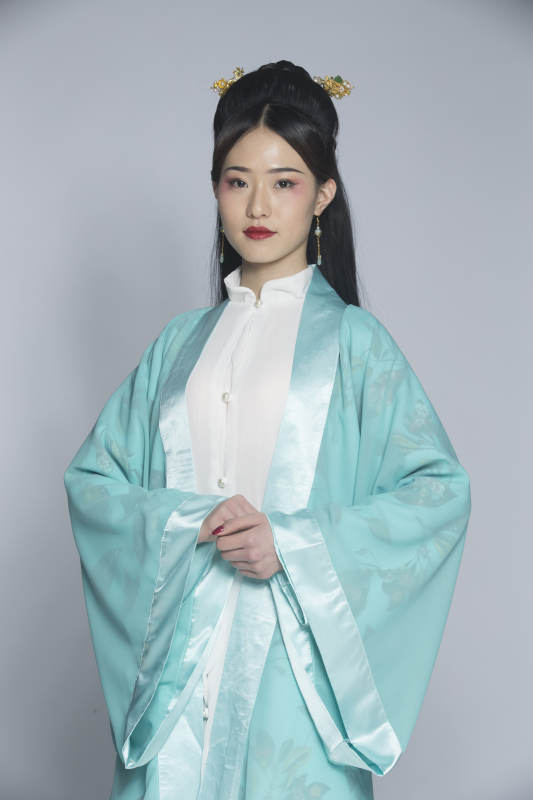 汉服风韵人像棚拍汉服少女