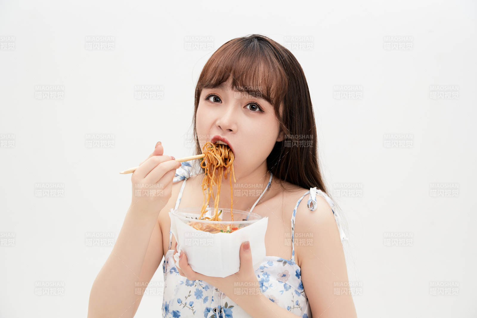 大吃特吃的亚洲可爱少女人像