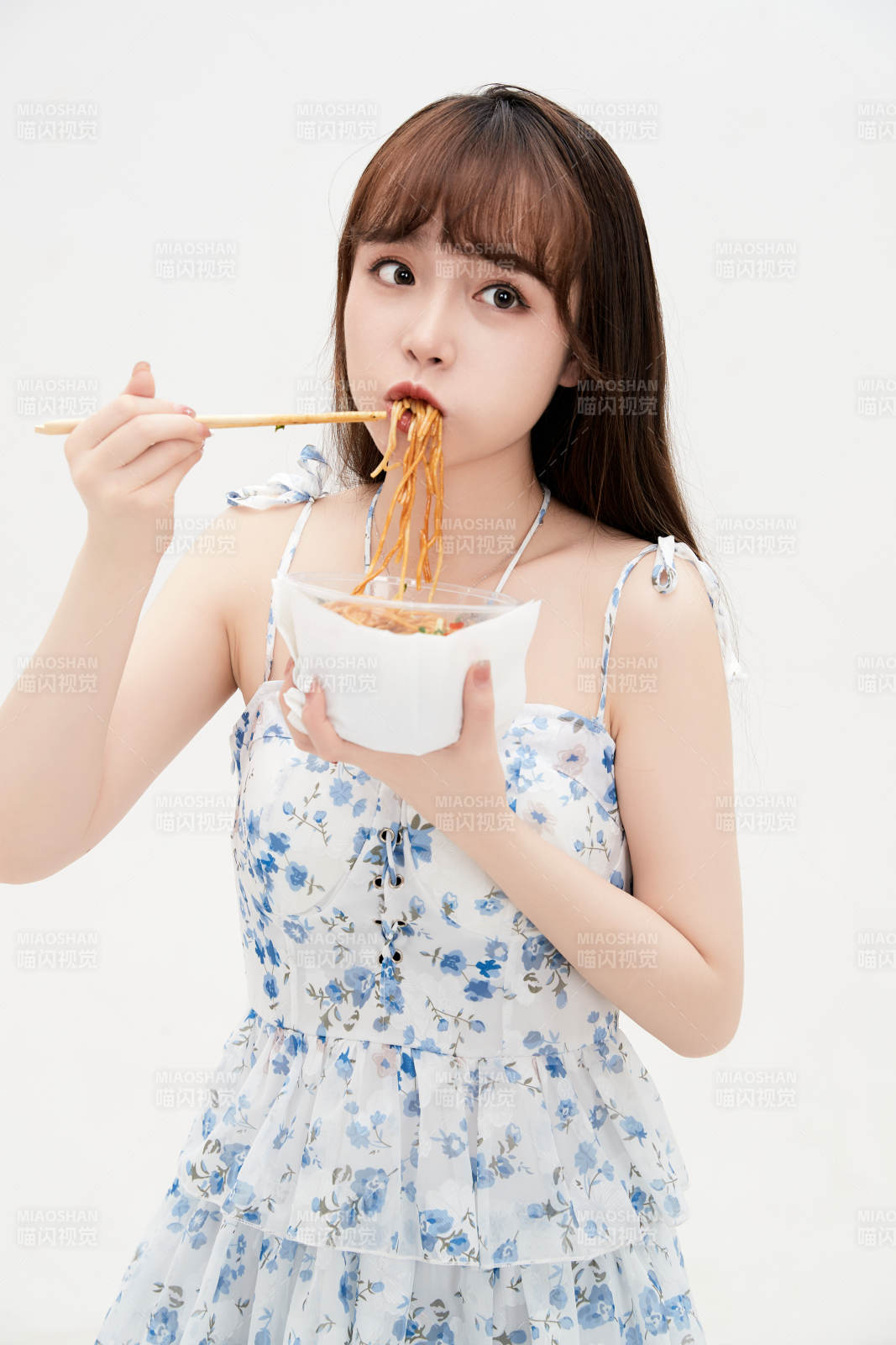 大吃特吃的亞洲可愛少女人像