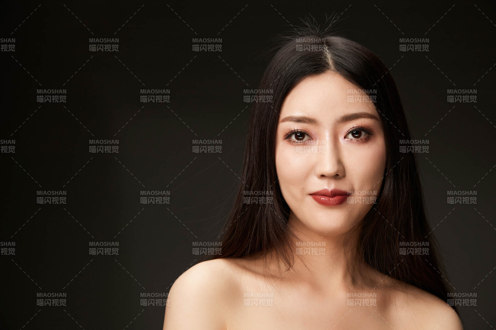 時尚亞洲女性婚紗妝面彩妝