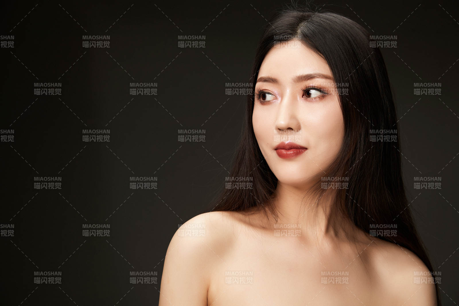 時尚亞洲女性婚紗妝面彩妝