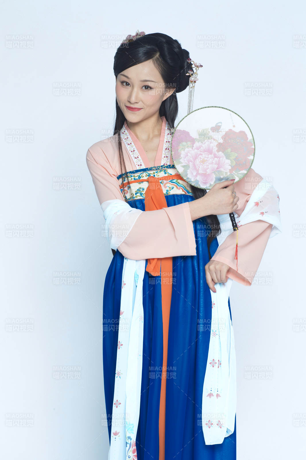 身穿古裝的漢服女性人像漢服影棚拍攝