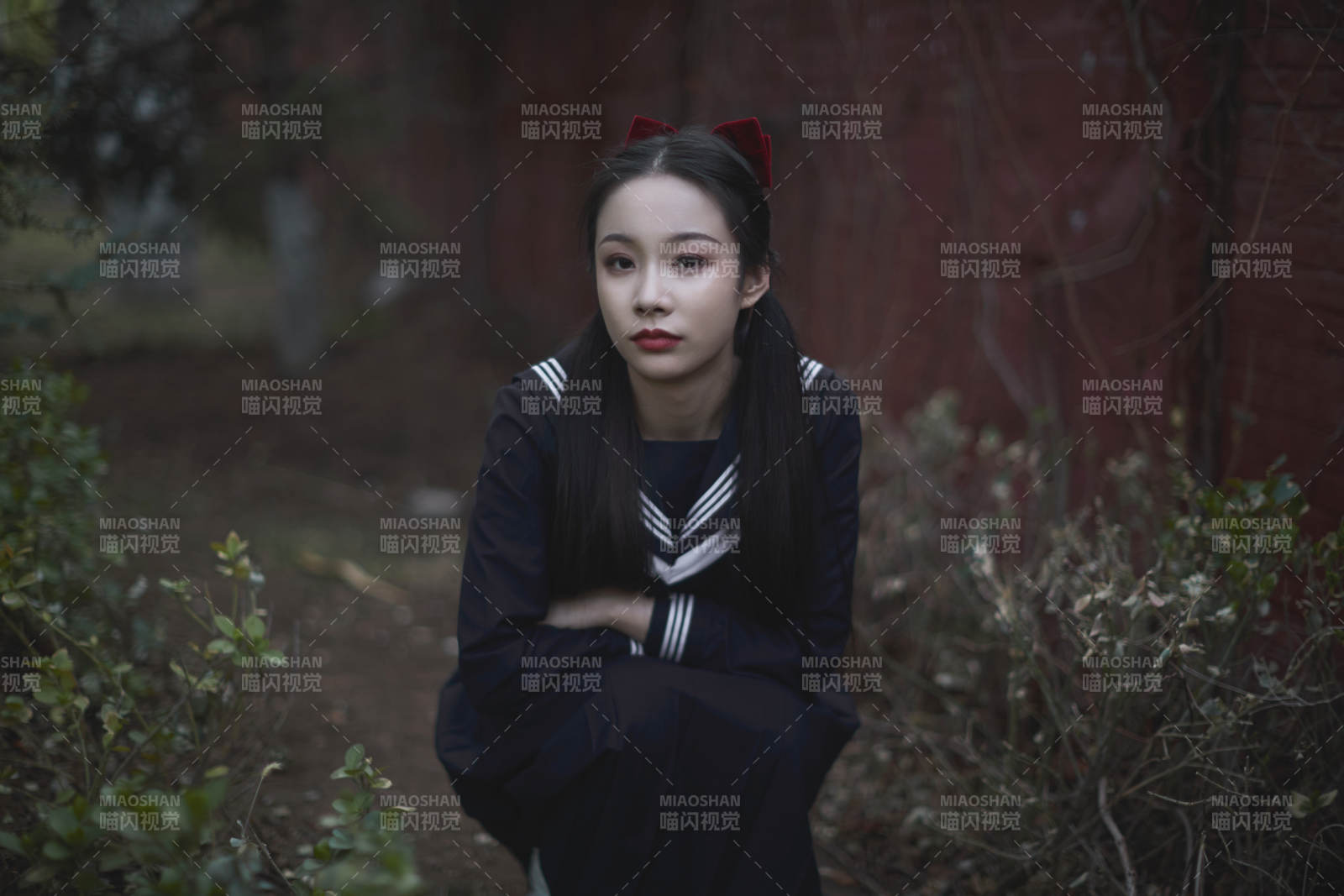 日系戶外公園穿jk校服的少女