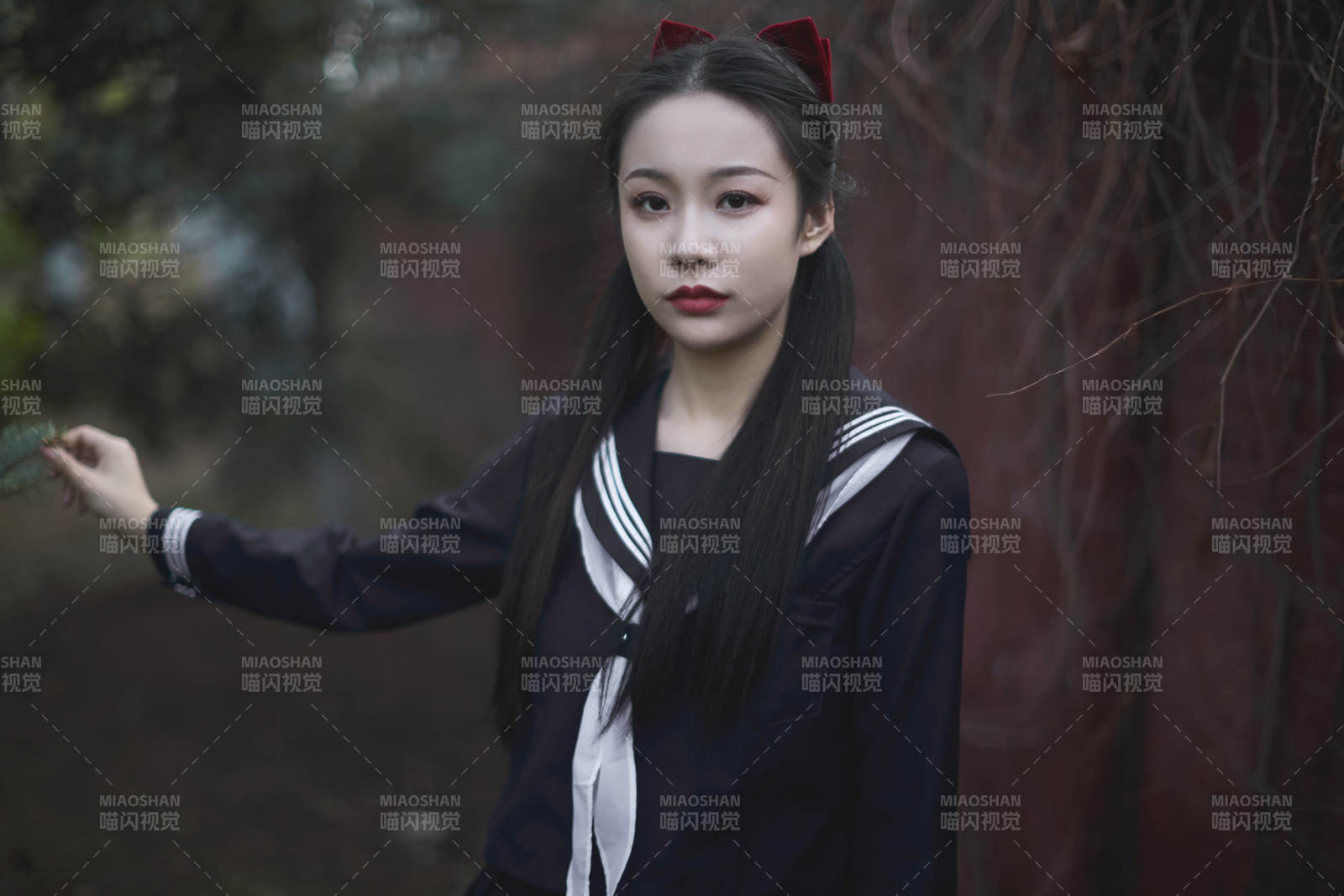 日系戶外公園穿jk校服的少女