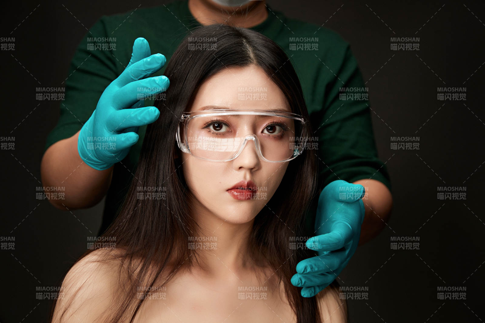 黑色背景里的亞洲美女面部特寫醫(yī)美整容