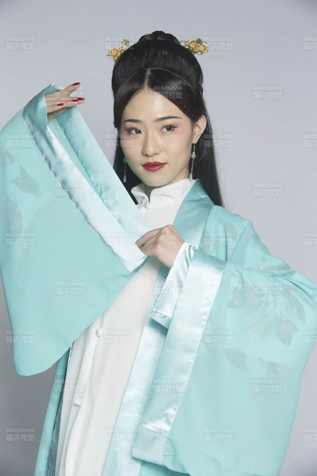 汉服风韵人像棚拍汉服少女