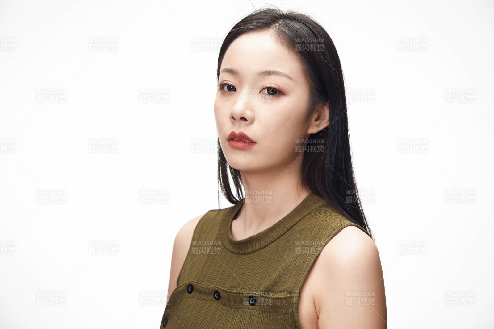 亚洲美女面部特写化妆护肤